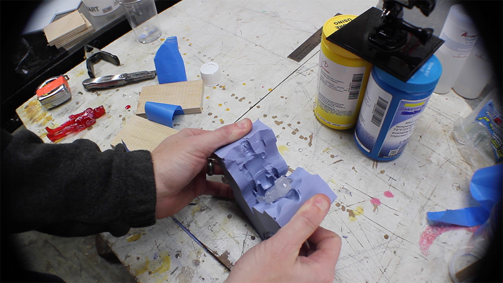 mold_making_20_remove_cast_action_figure.jpg