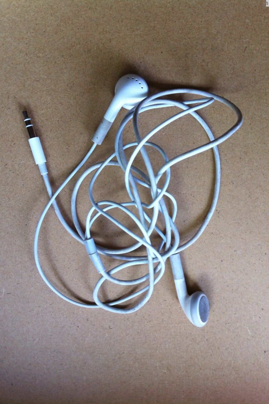 o-ORGANIZING-HEADPHONE-WIRES-facebook.jpg