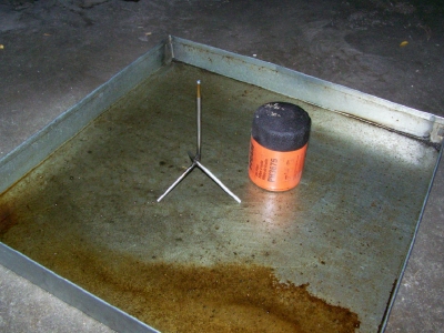 oil filter stand and filter.jpg