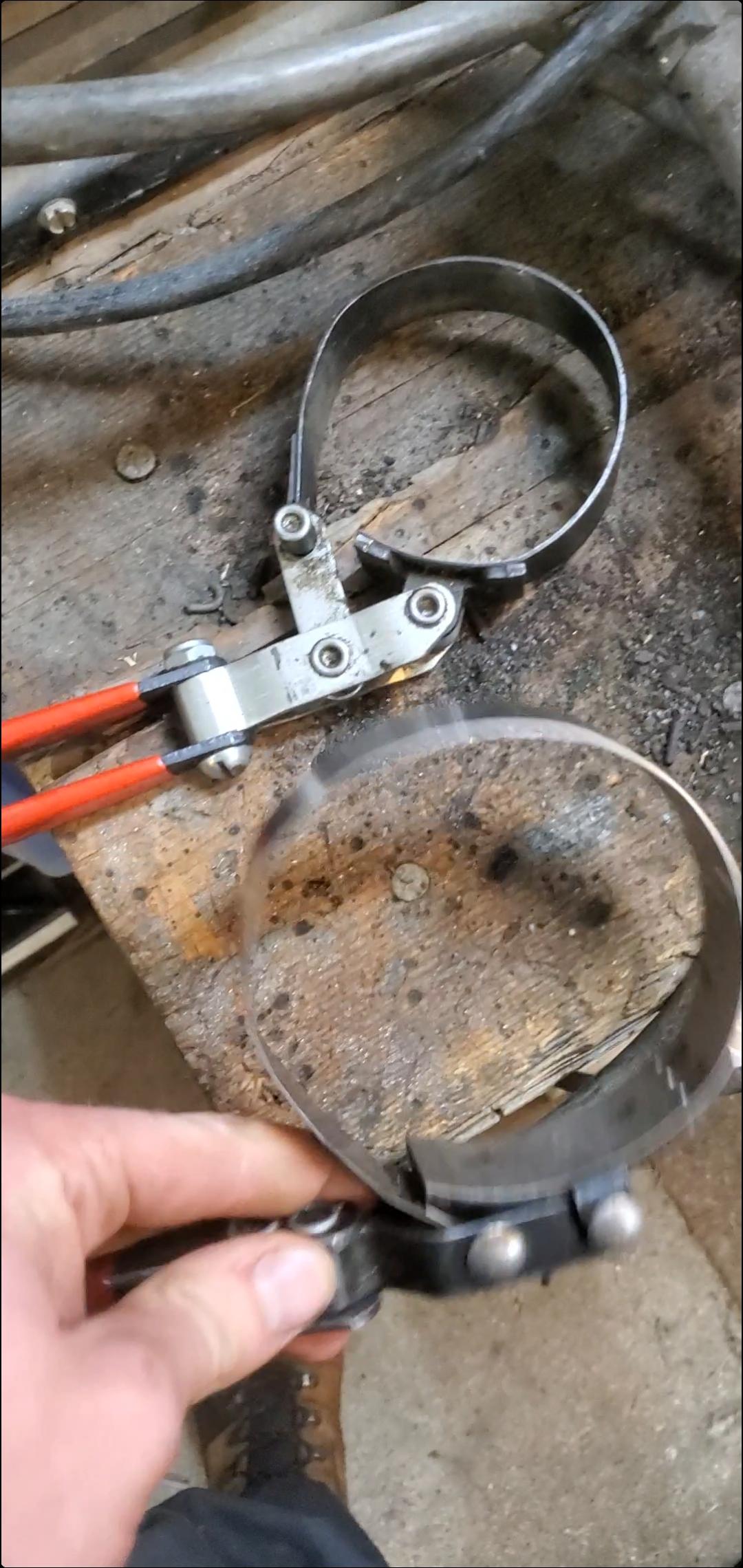 oil filter wrench.jpg