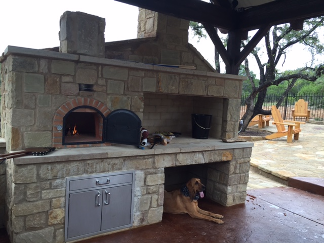 outdoor-kitchen-pizza-oven.JPG