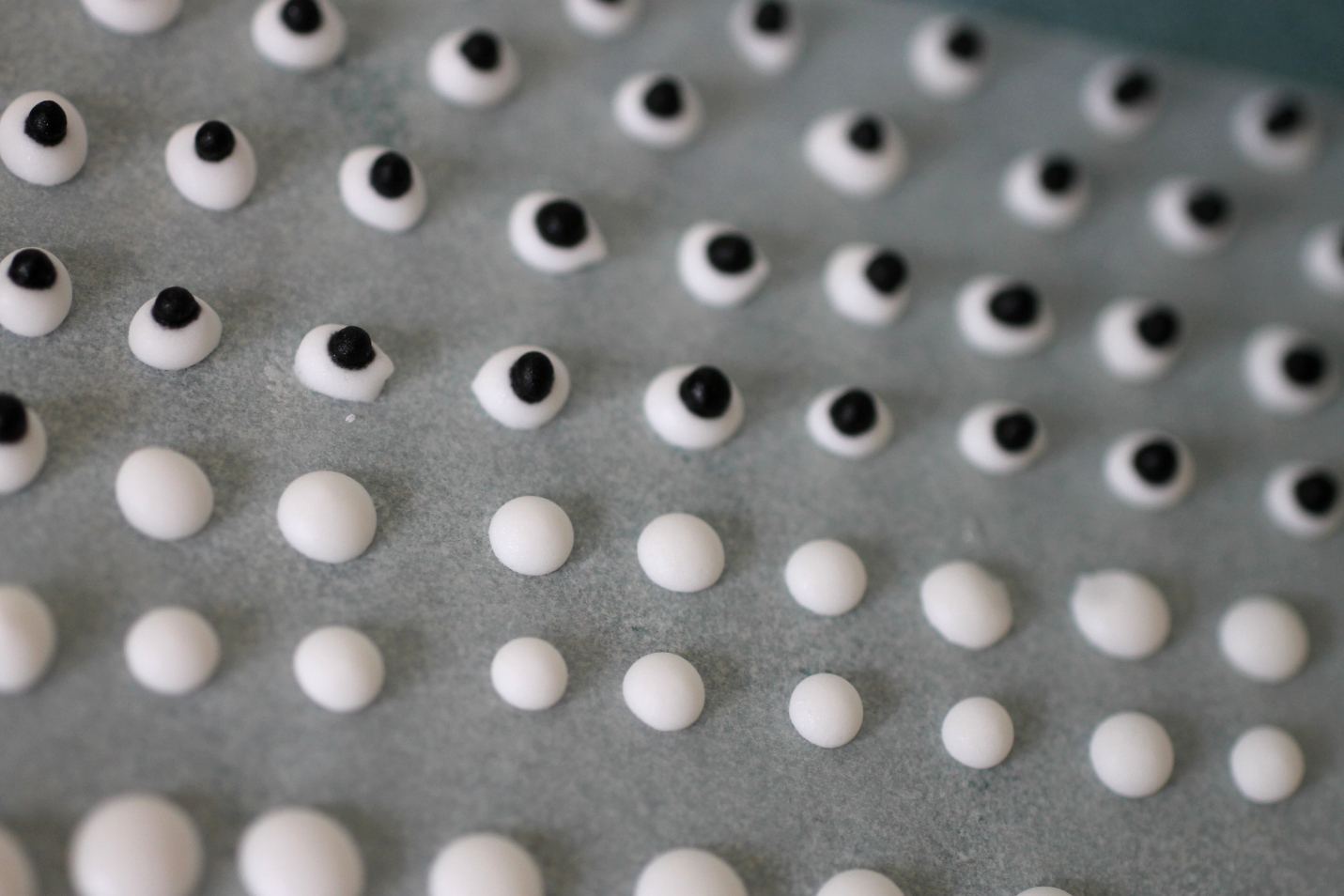 pipe on the black dots royal icing edible eyes.jpg