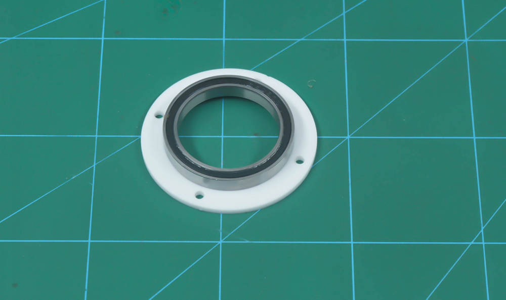 place bearing in the bottom outer bearing disc.jpg