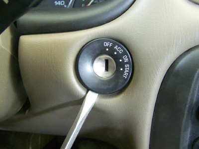 pry bezel at ignition.jpg