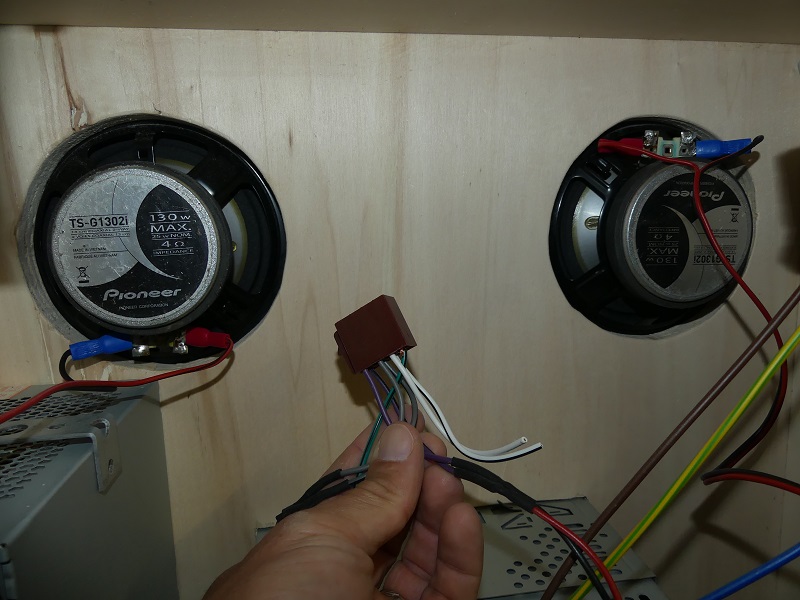 radio socket speakers.JPG