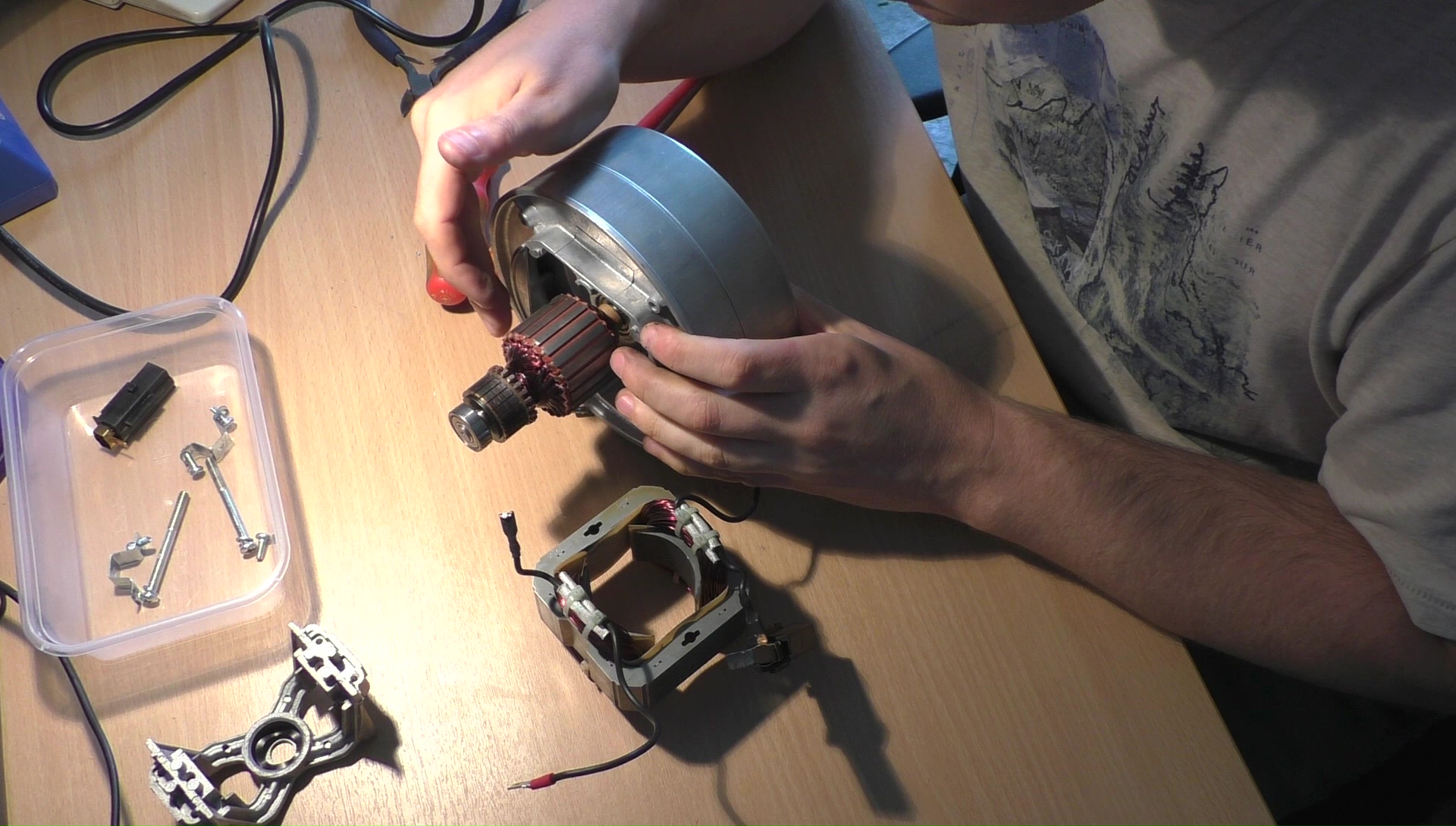 repairing_a_numatic_henry_motor_00011.jpg