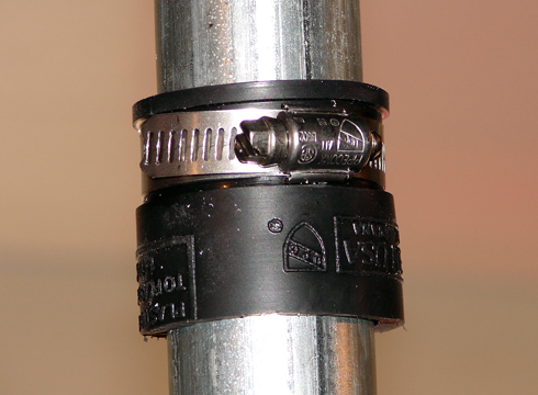 rubber_coupler_on_pole.jpg