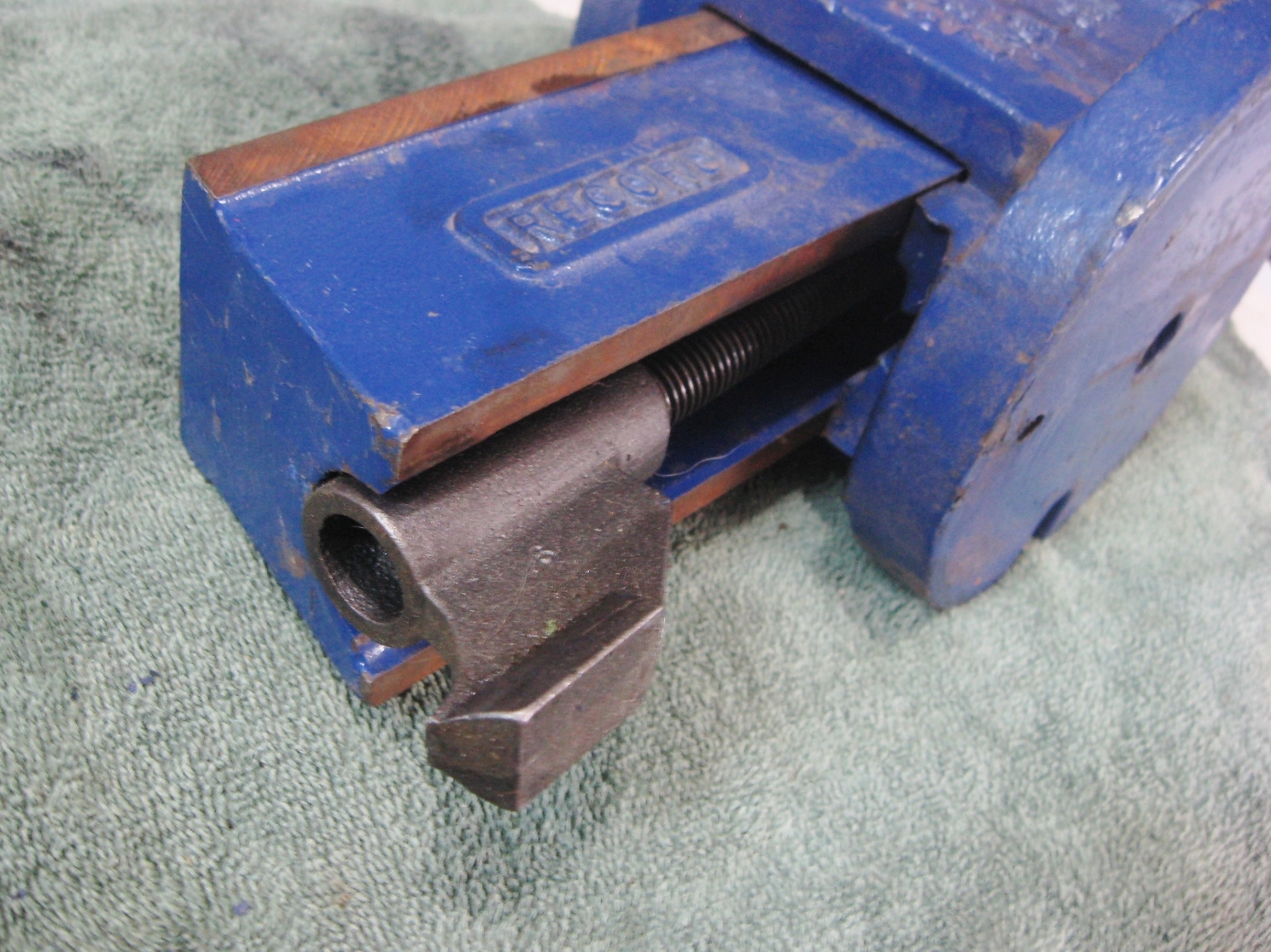 rusty vise clean up (10).JPG