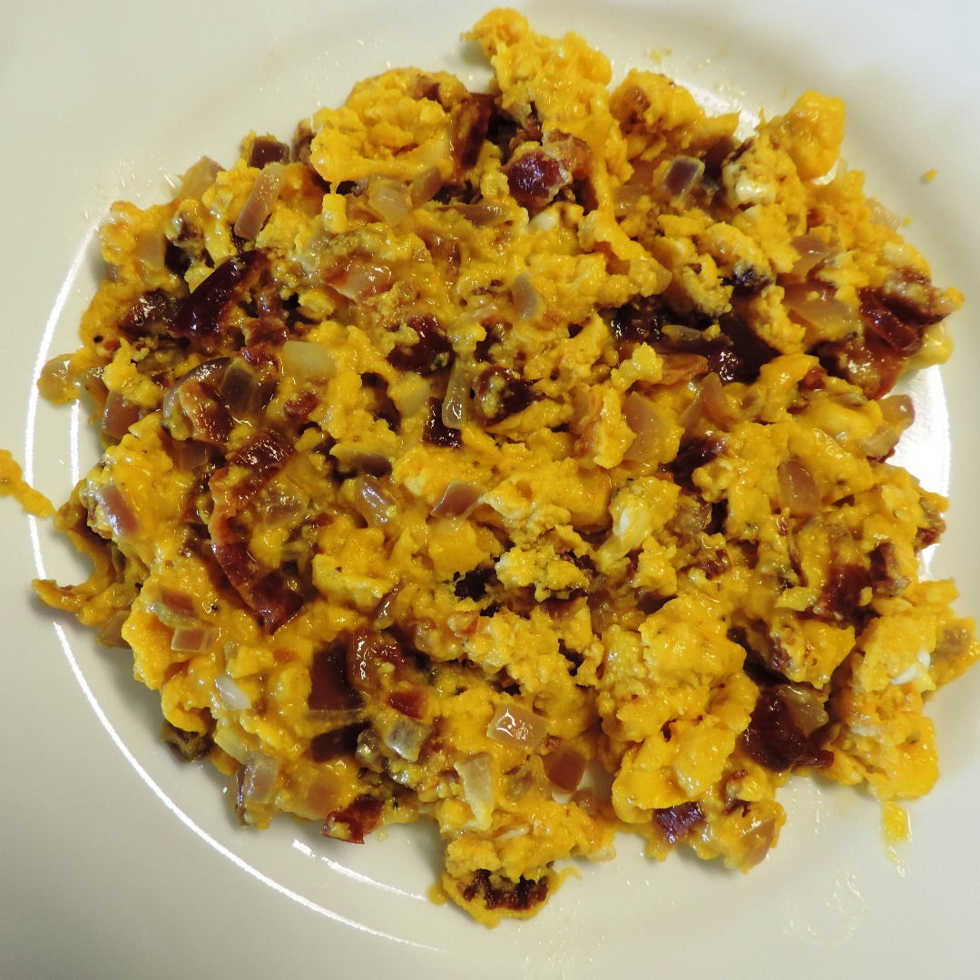 scrambled egg in bag on plate 4.jpg