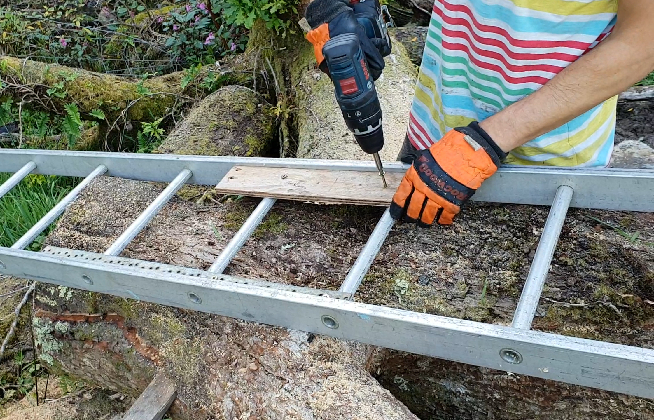 screwing on the ladder straight edge for milling.jpg