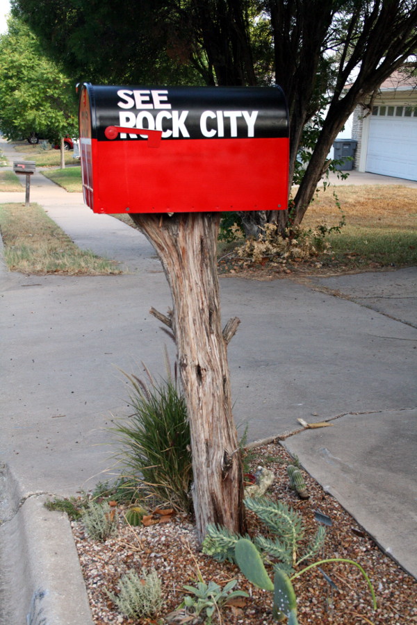 seerockcitymailbox.jpg