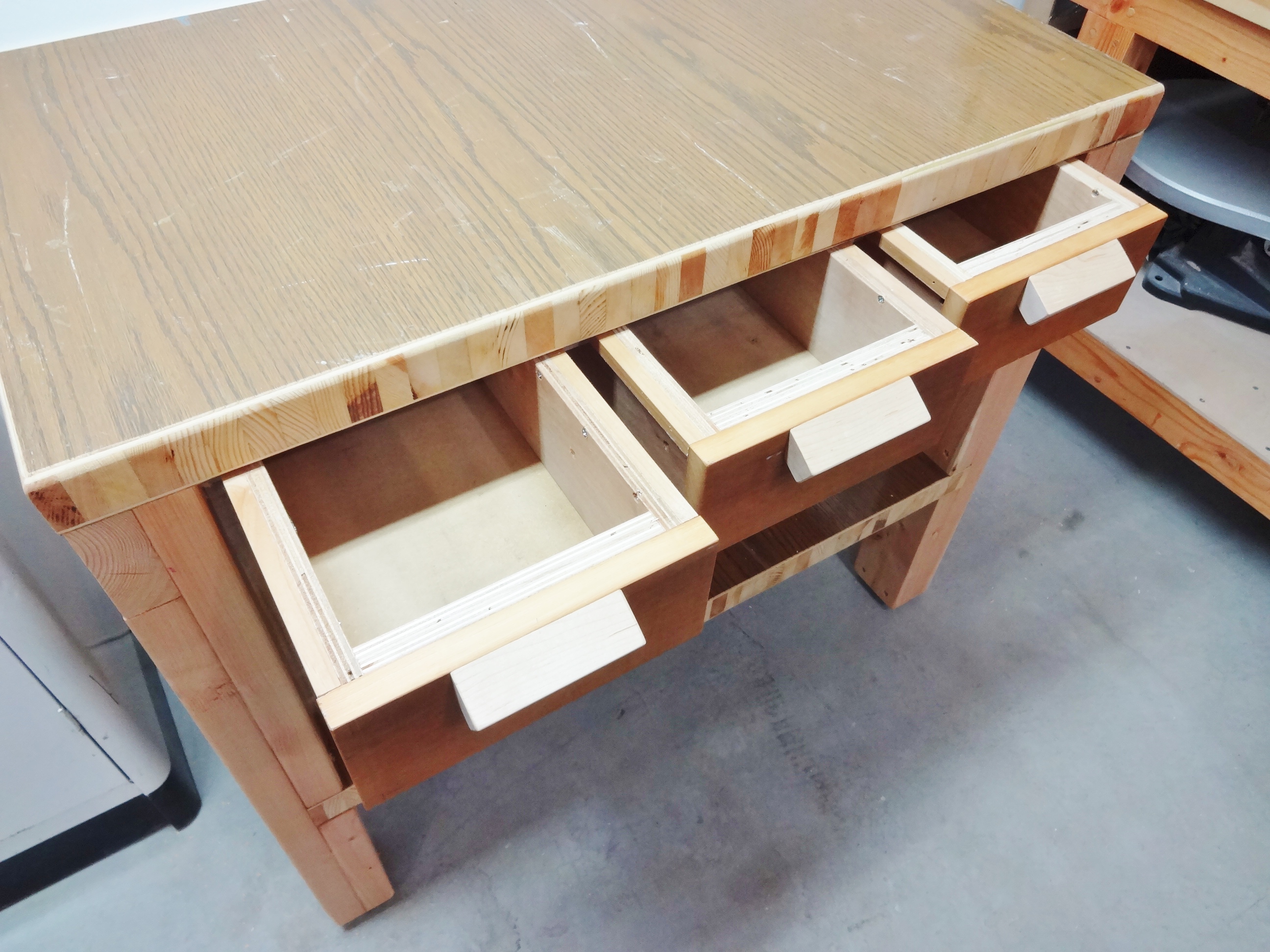 simple workbench (2).JPG