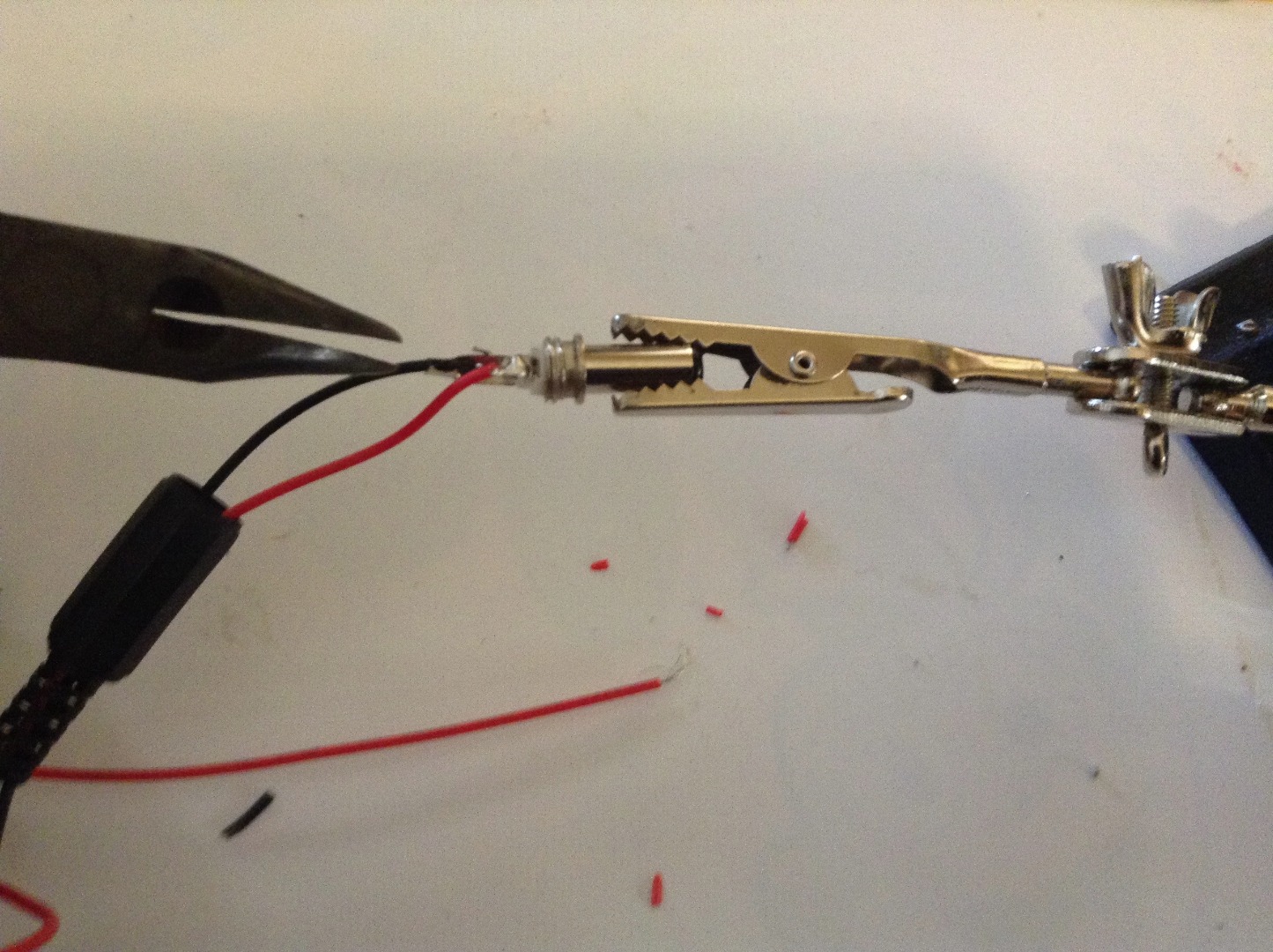 soldered cables in DC power plug.jpg