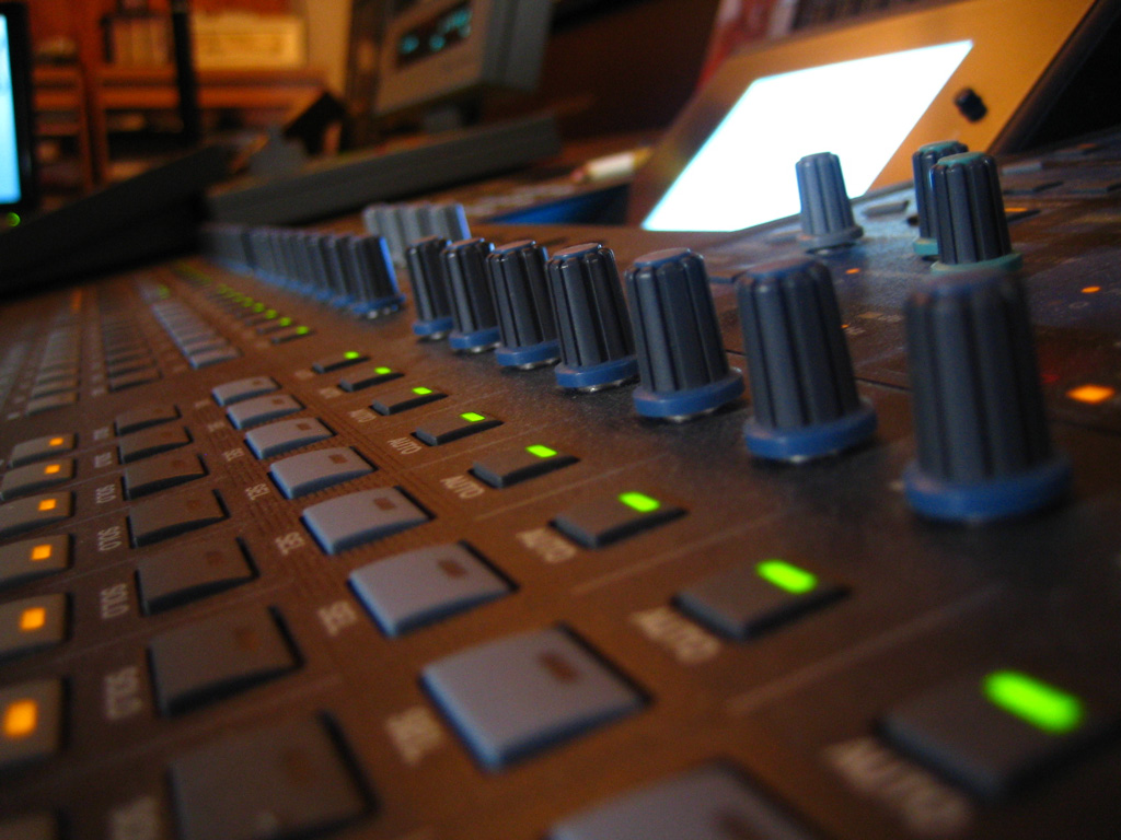 sound-mixer-02.jpg