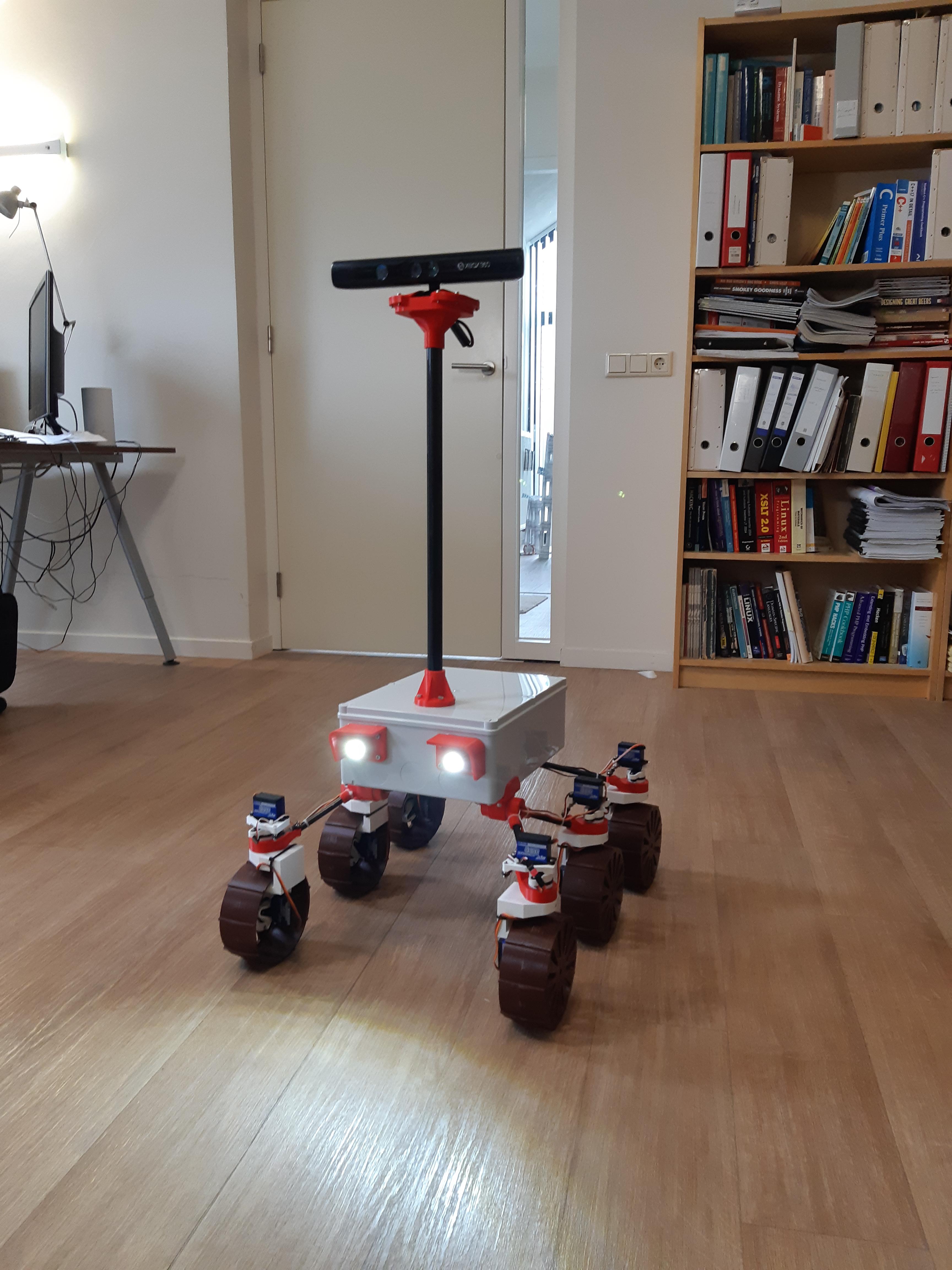 spinrobot_with_kinect_and_lights.jpg