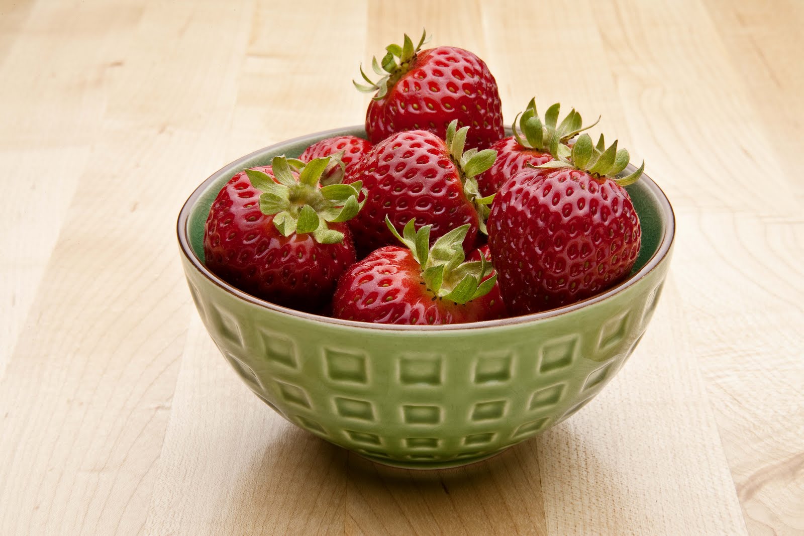 strawberries_in_green_bowl.jpg