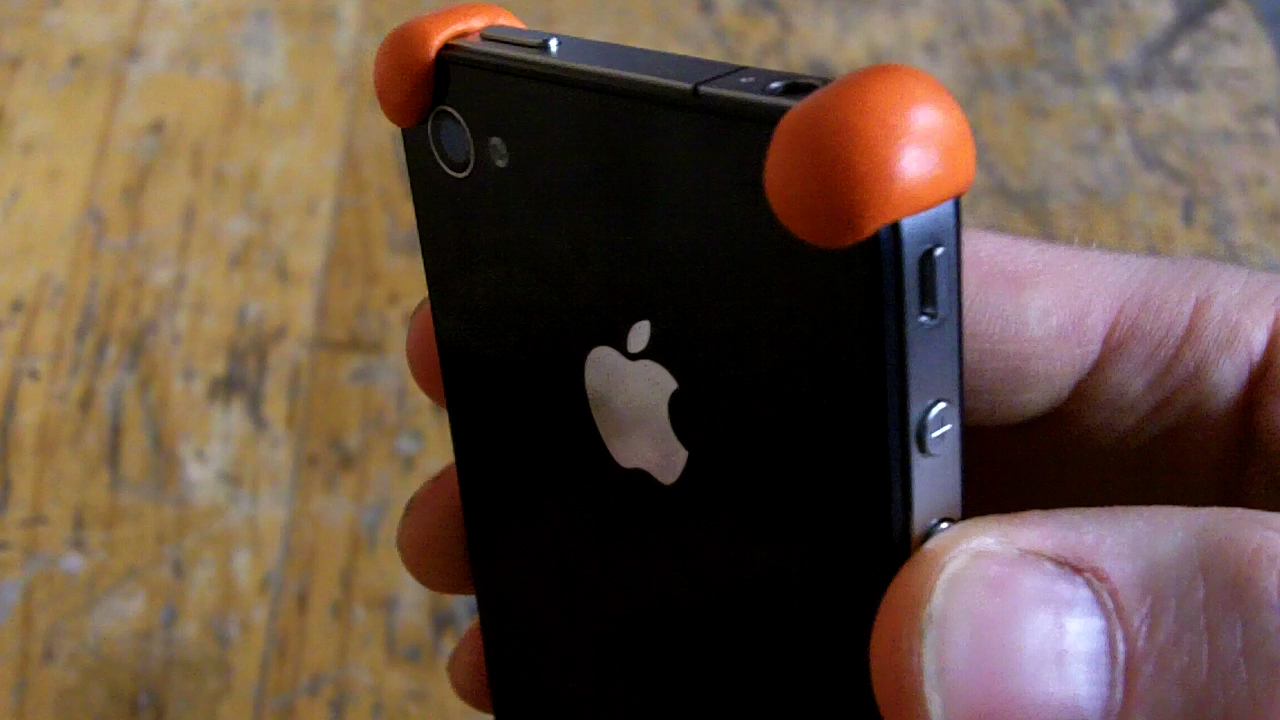 sugru - iPhone 4 - finishing touches.jpg