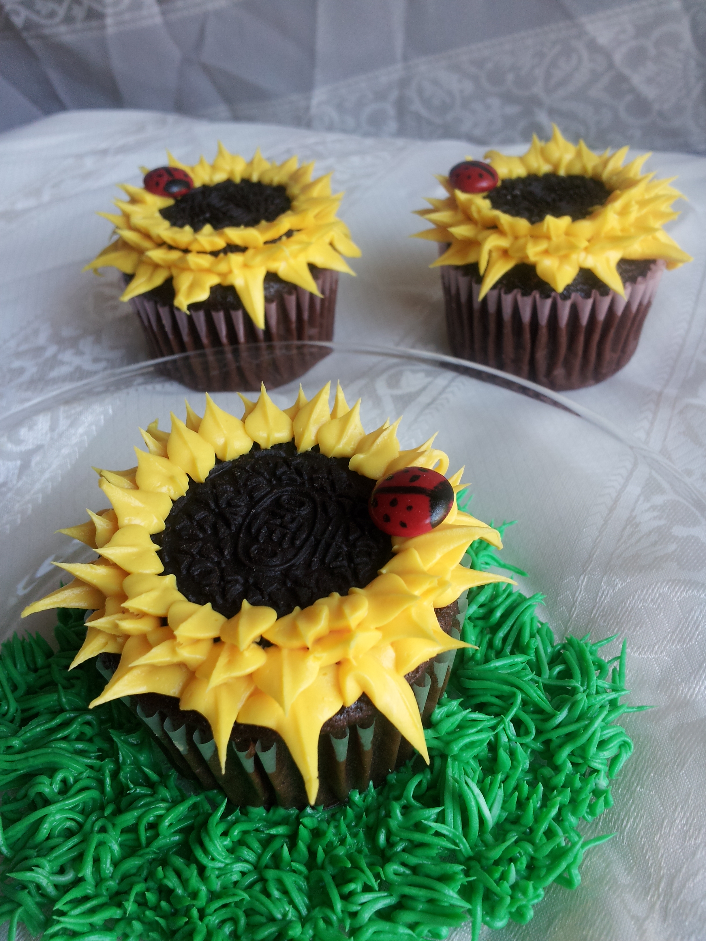 sunflower cupcakes 171.jpg