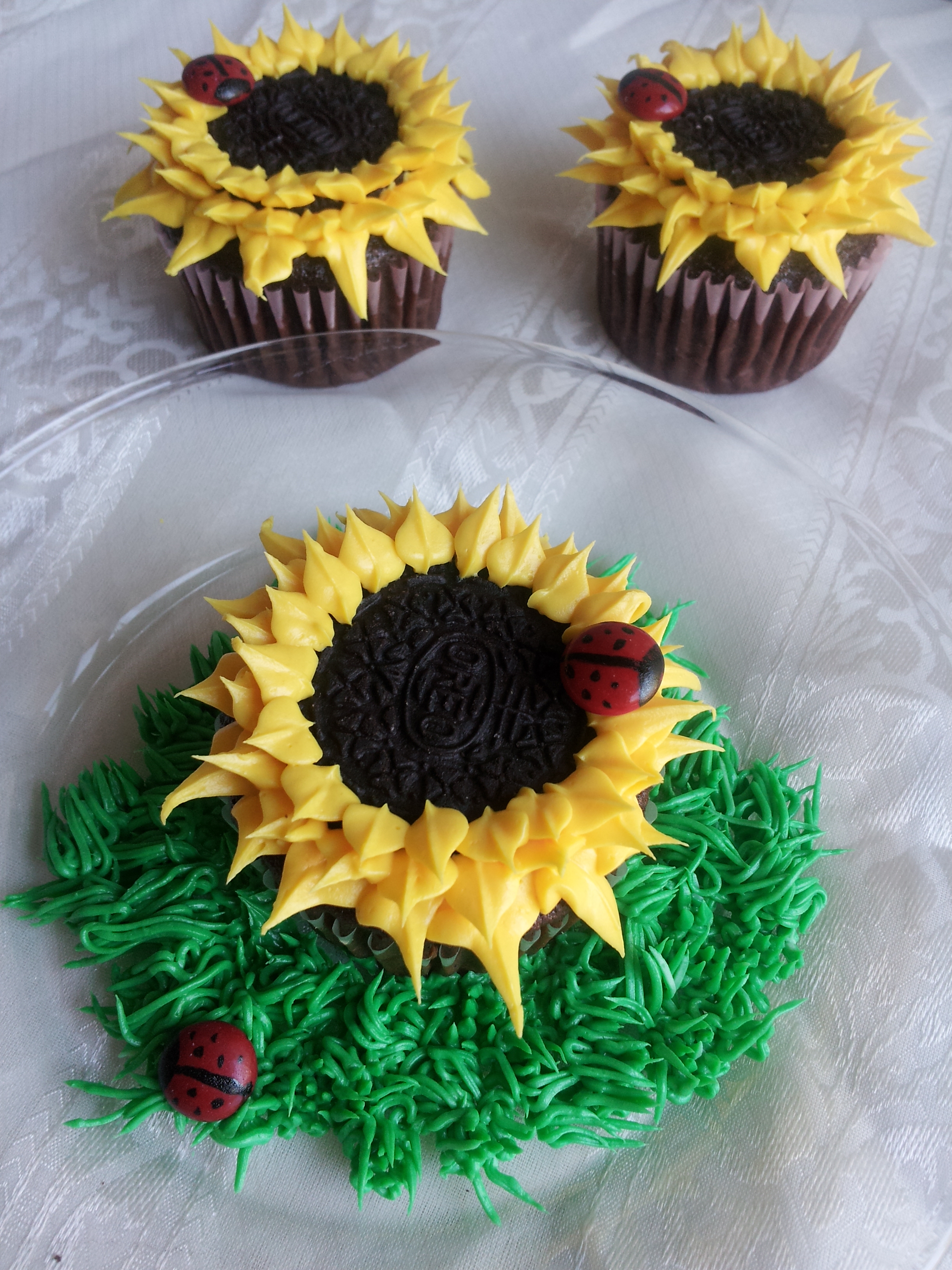 sunflower cupcakes 176.jpg