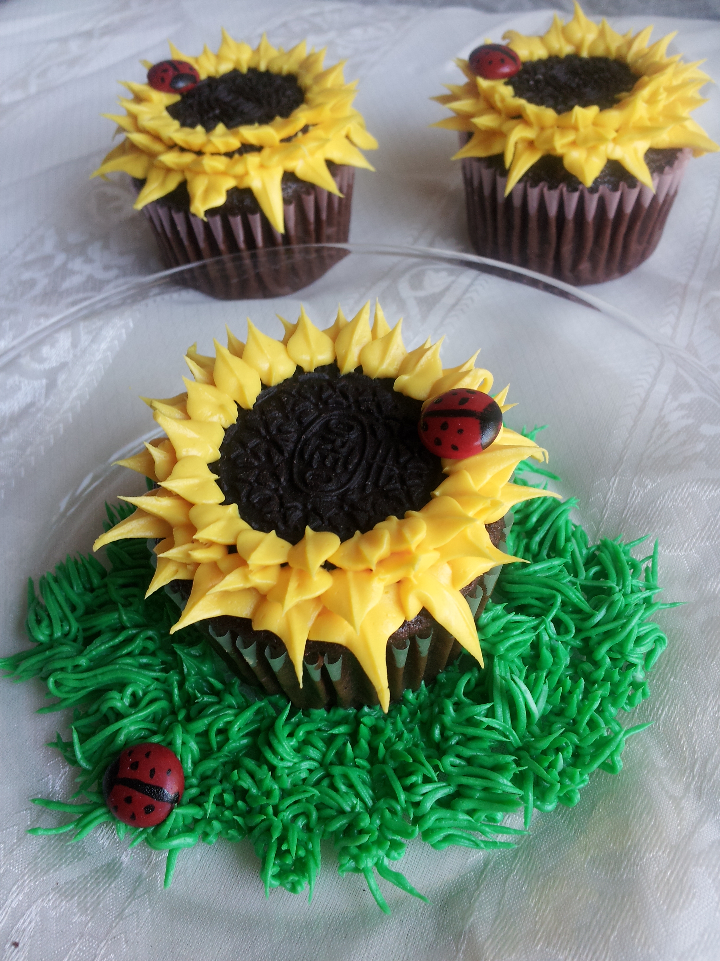 sunflower cupcakes 181.jpg