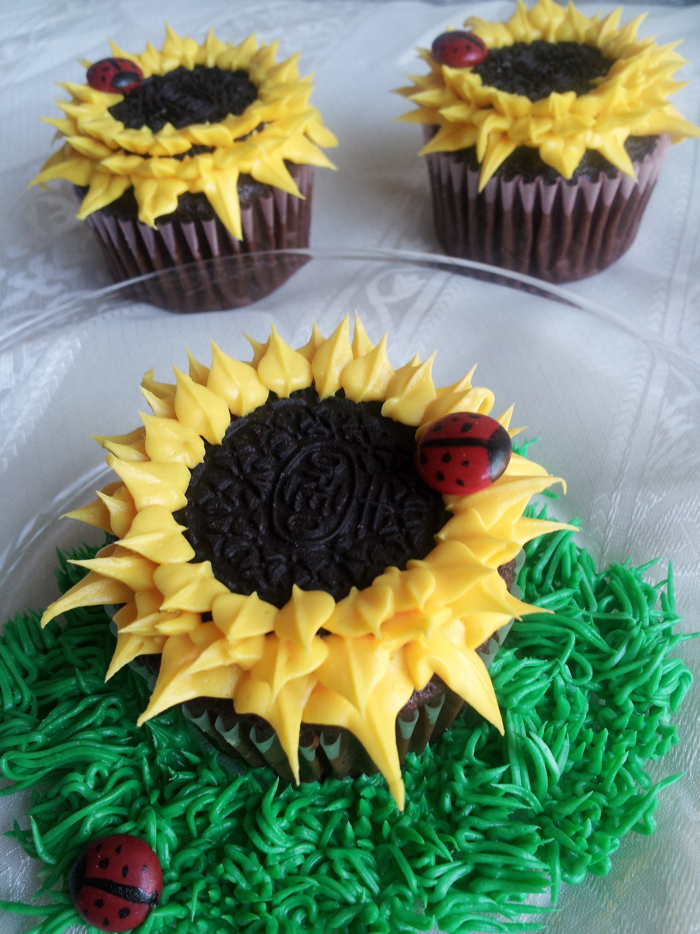 sunflower cupcakes 183.jpg