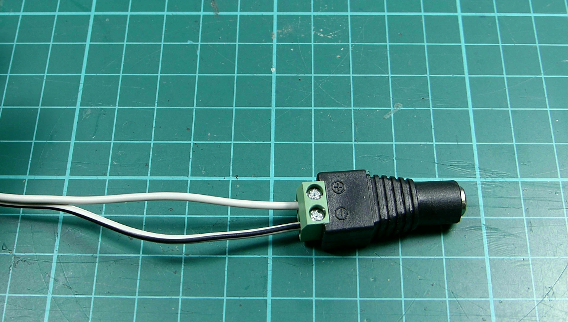 techydiy-00050 power connector.jpg