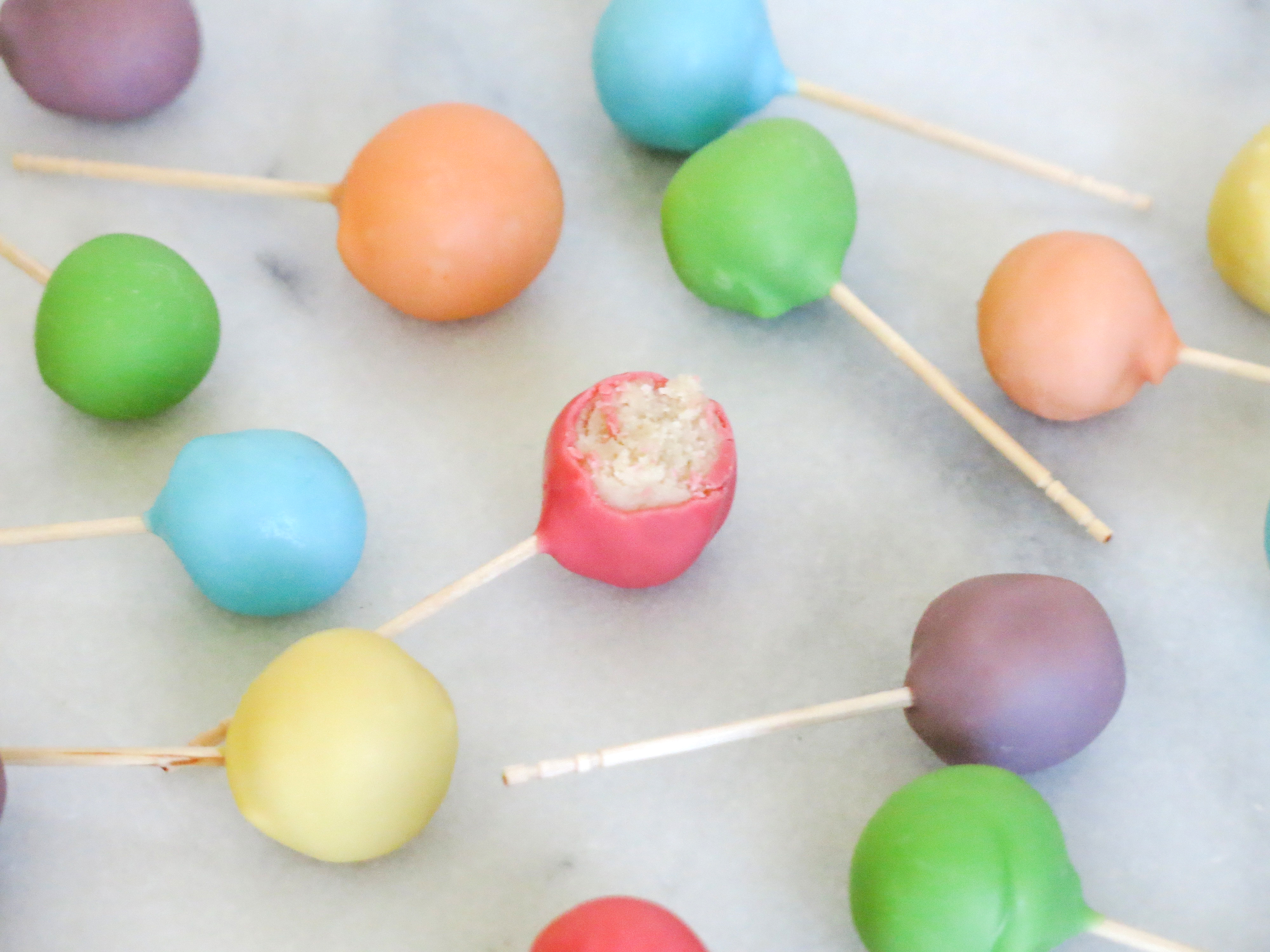 tiny cake pops-50.jpg