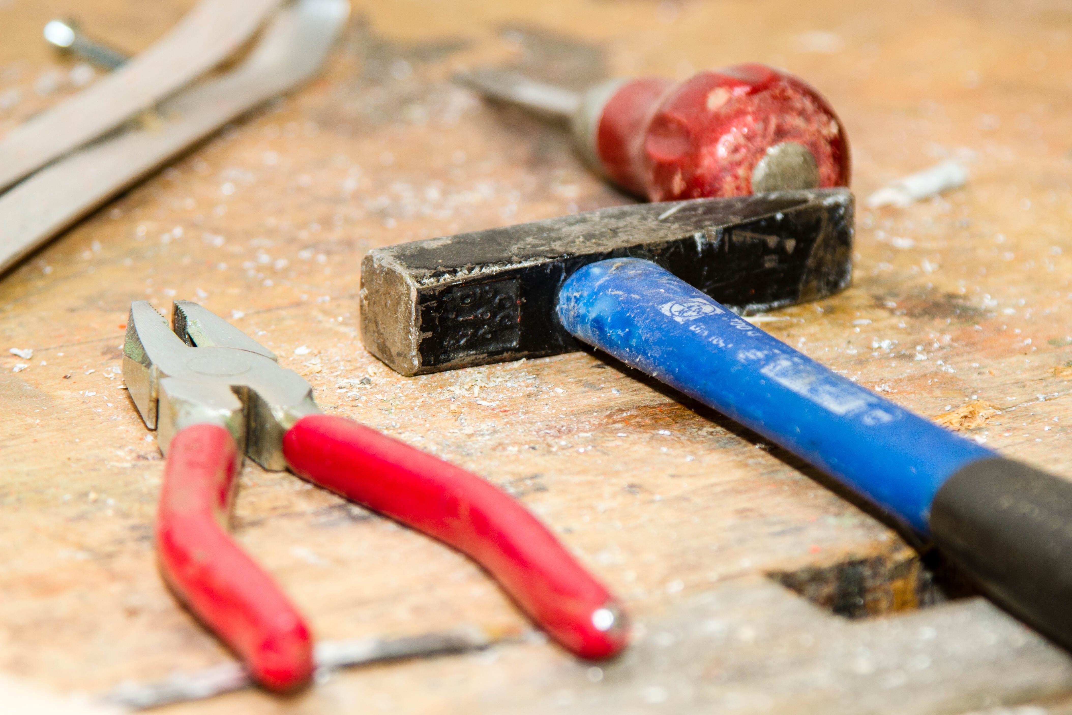 tool-work-bench-hammer-pliers-53987.jpeg