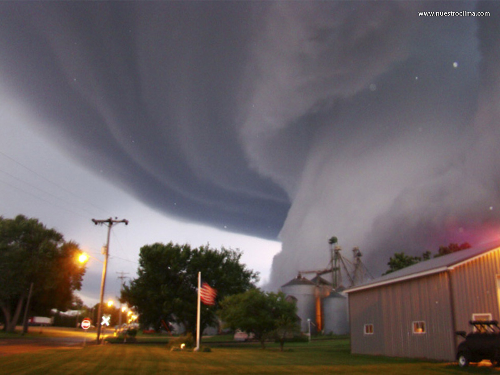 tornado_iowa_1600x1200.jpg