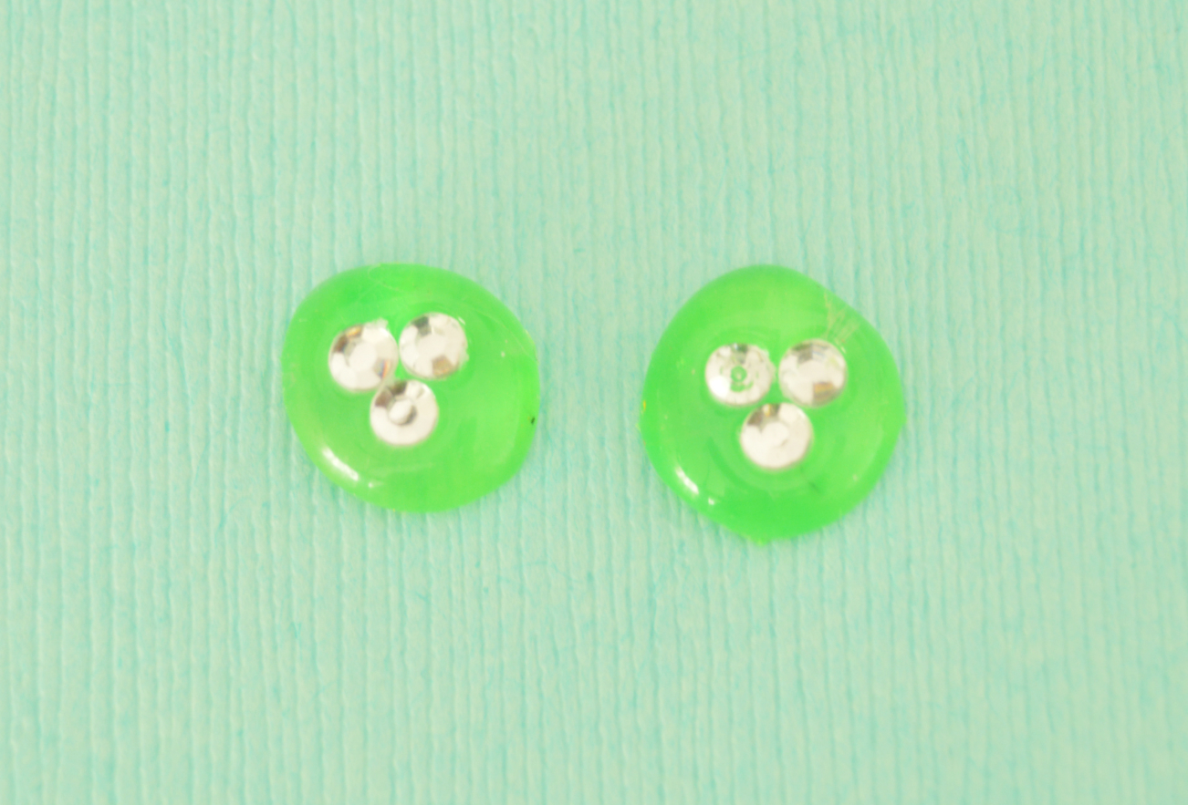 triangle rhinestone in green.jpg