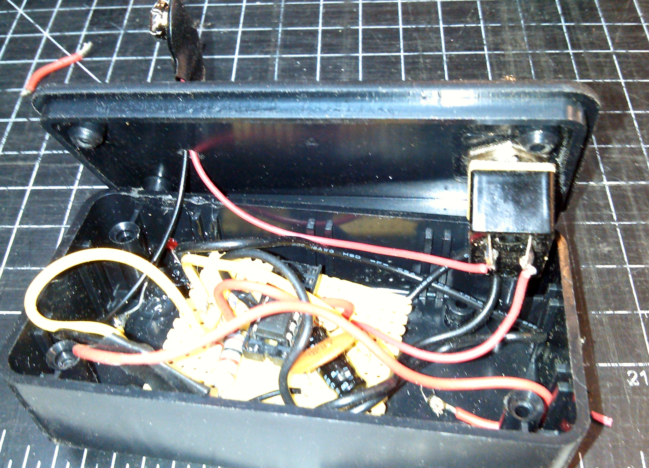 undersideof top all components in switch goes through top. just getting ready to close box.jpg