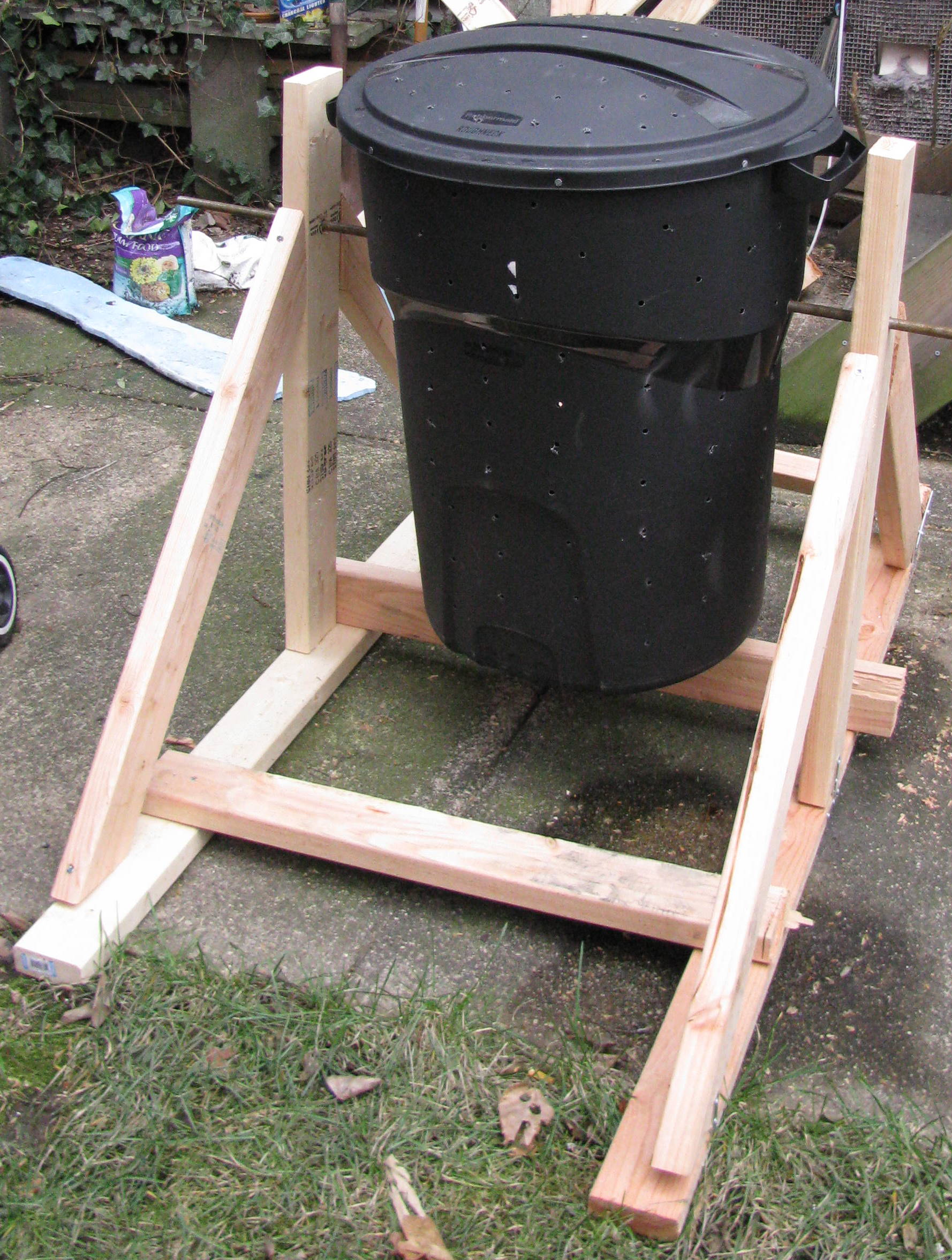 vertical composter back 2.JPG