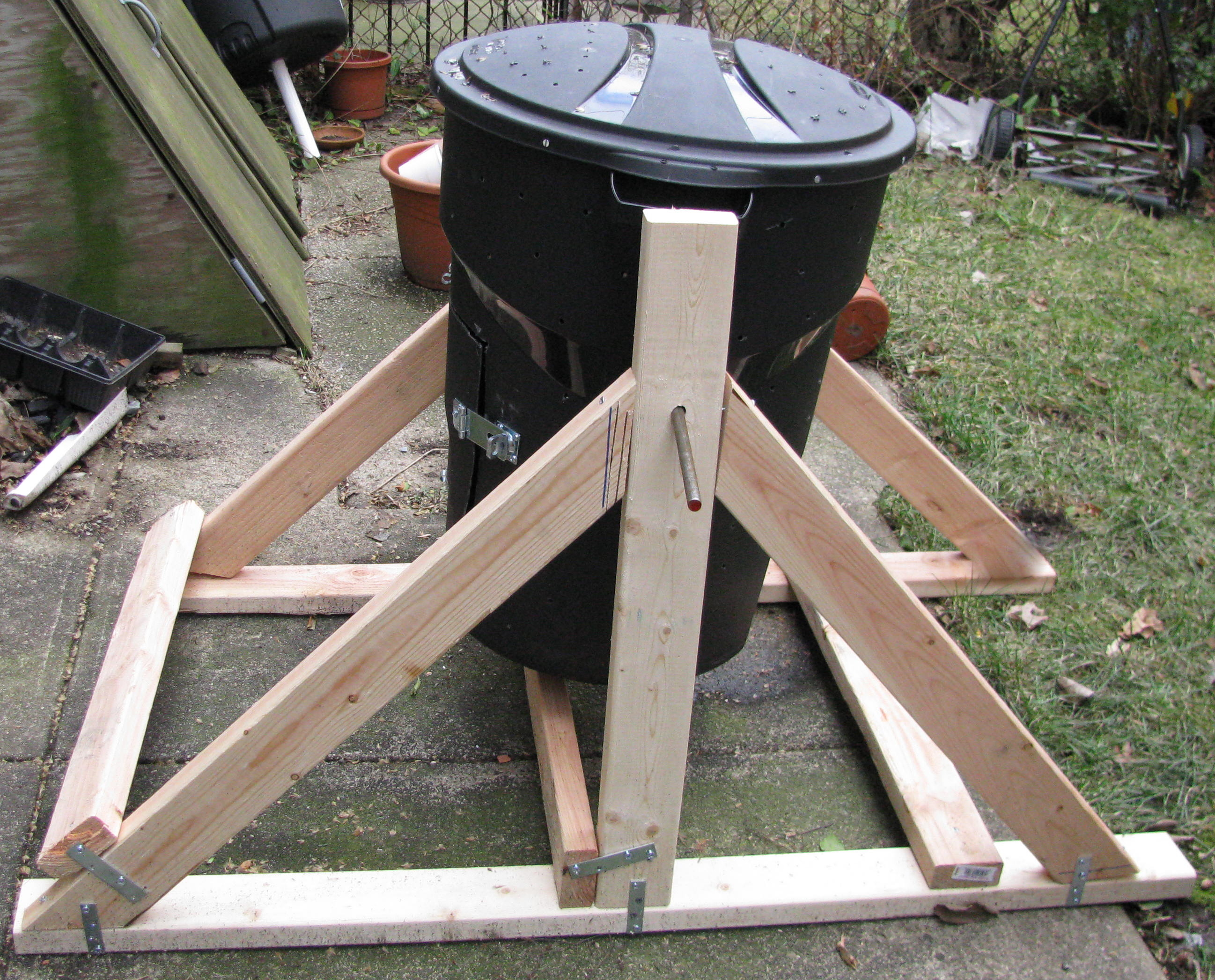 vertical composter side.JPG