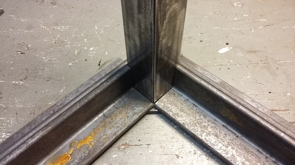 welding clamp for legs.jpg