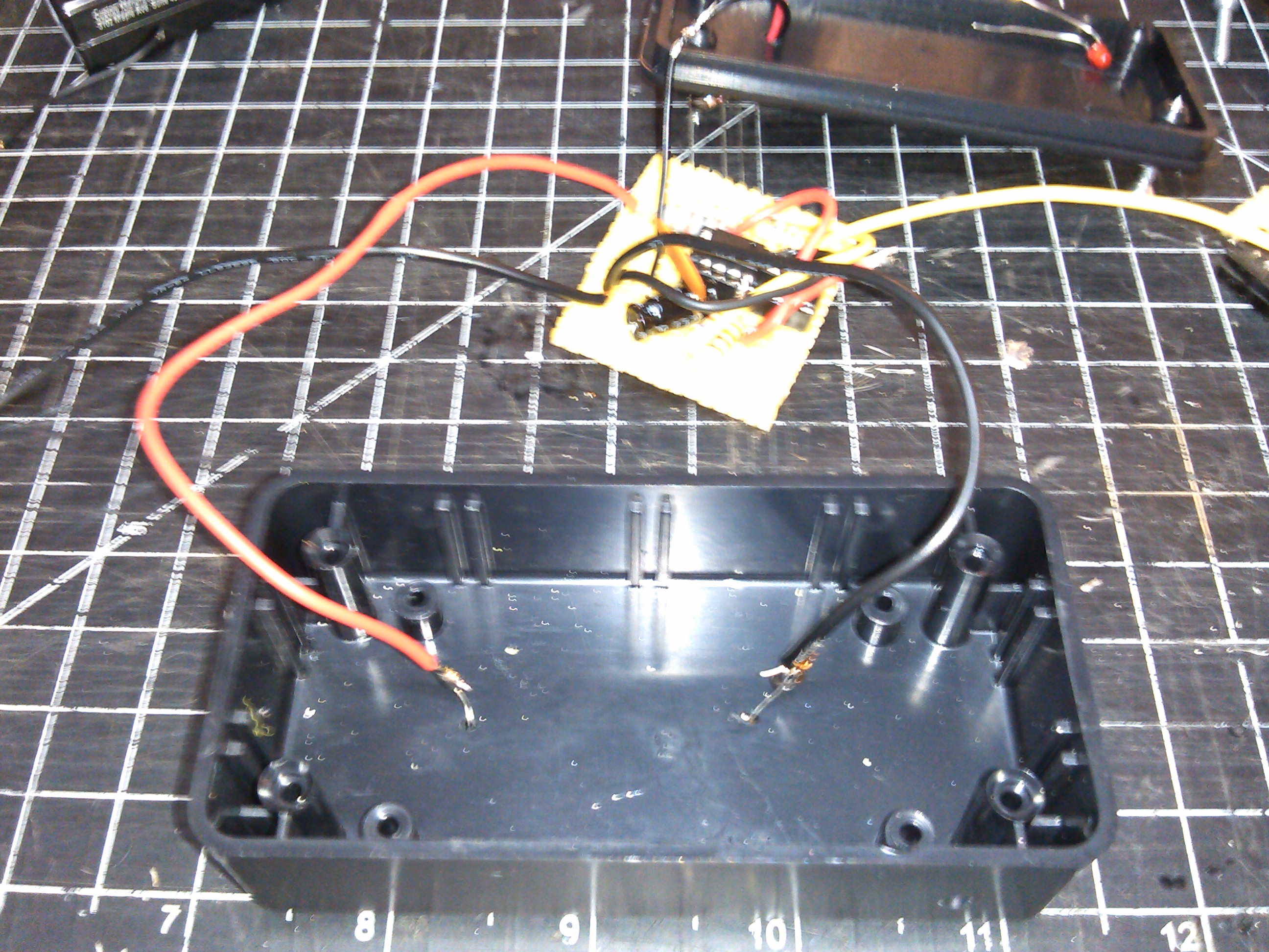 wires from cb to back of top to pennies. wires abound.jpg