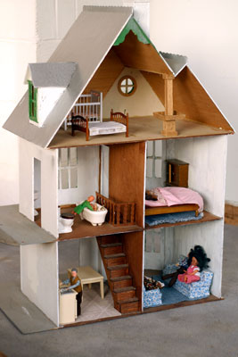 wooden-dollhouse.jpg