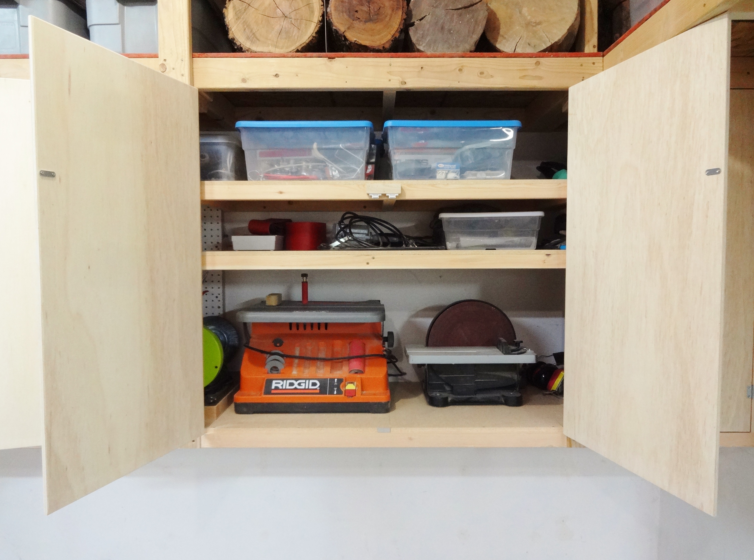 workshop cabinet shelves (19).JPG