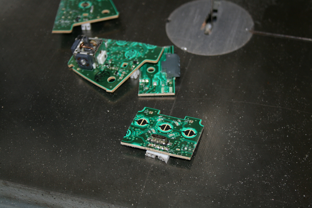 xbox-guide_button-pcb_parts_cut.jpg