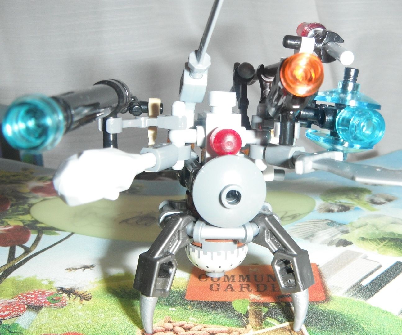 How to Make an Awesome-looking Lego Fighter Droid