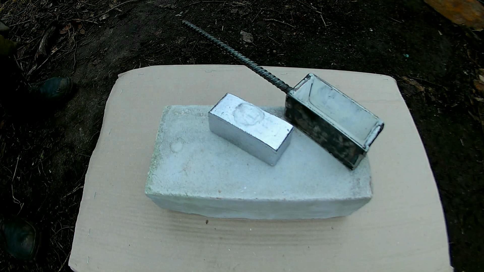 Casting Lead into the recently welded Steel Mold. Got 1.1 kg (2.5 lbs) ingot.avi_snapshot_00.39_[2016.12.14_07.54.18].jpg