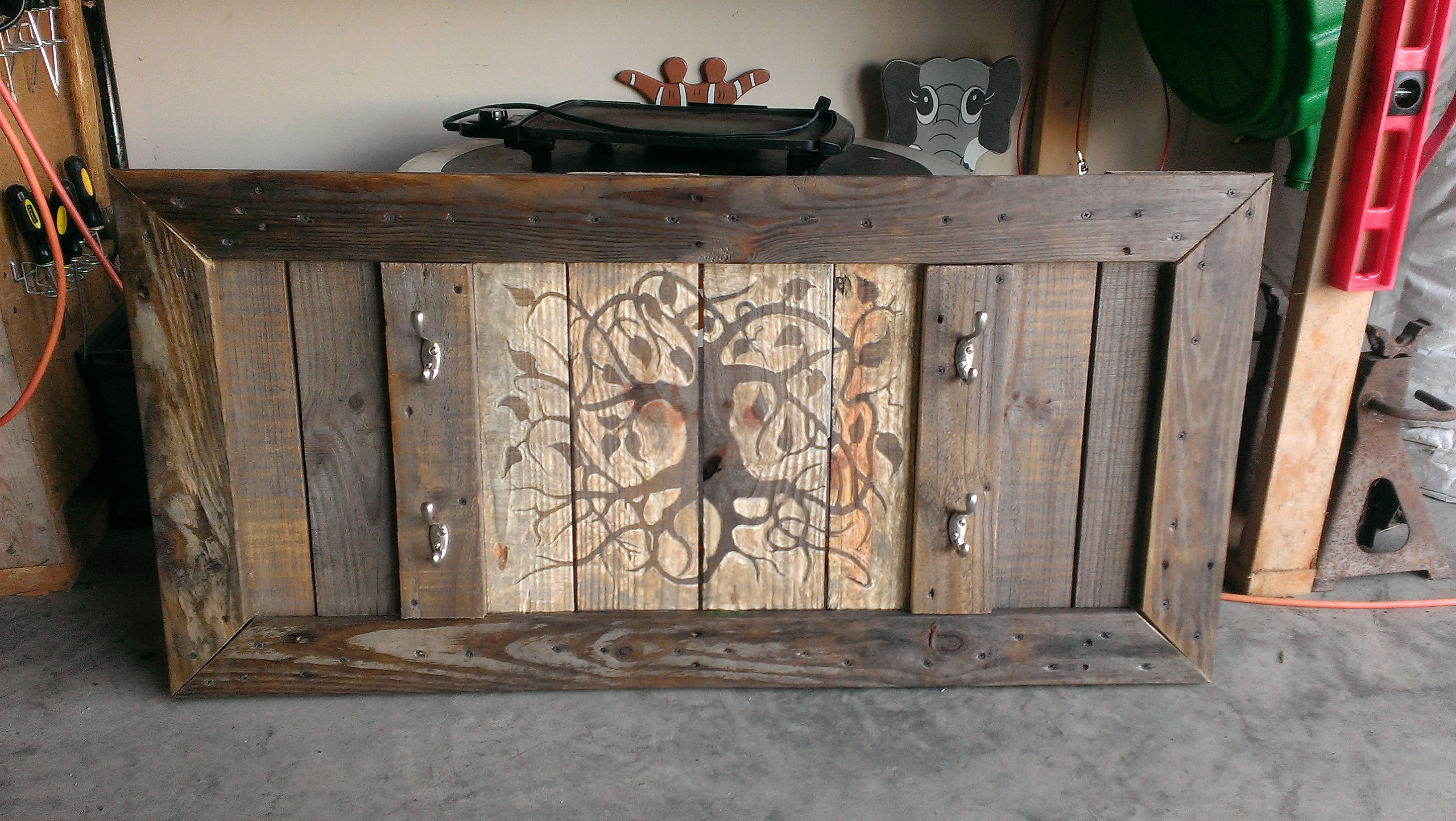 Gun Rack From Reclaimed Pallet Wood