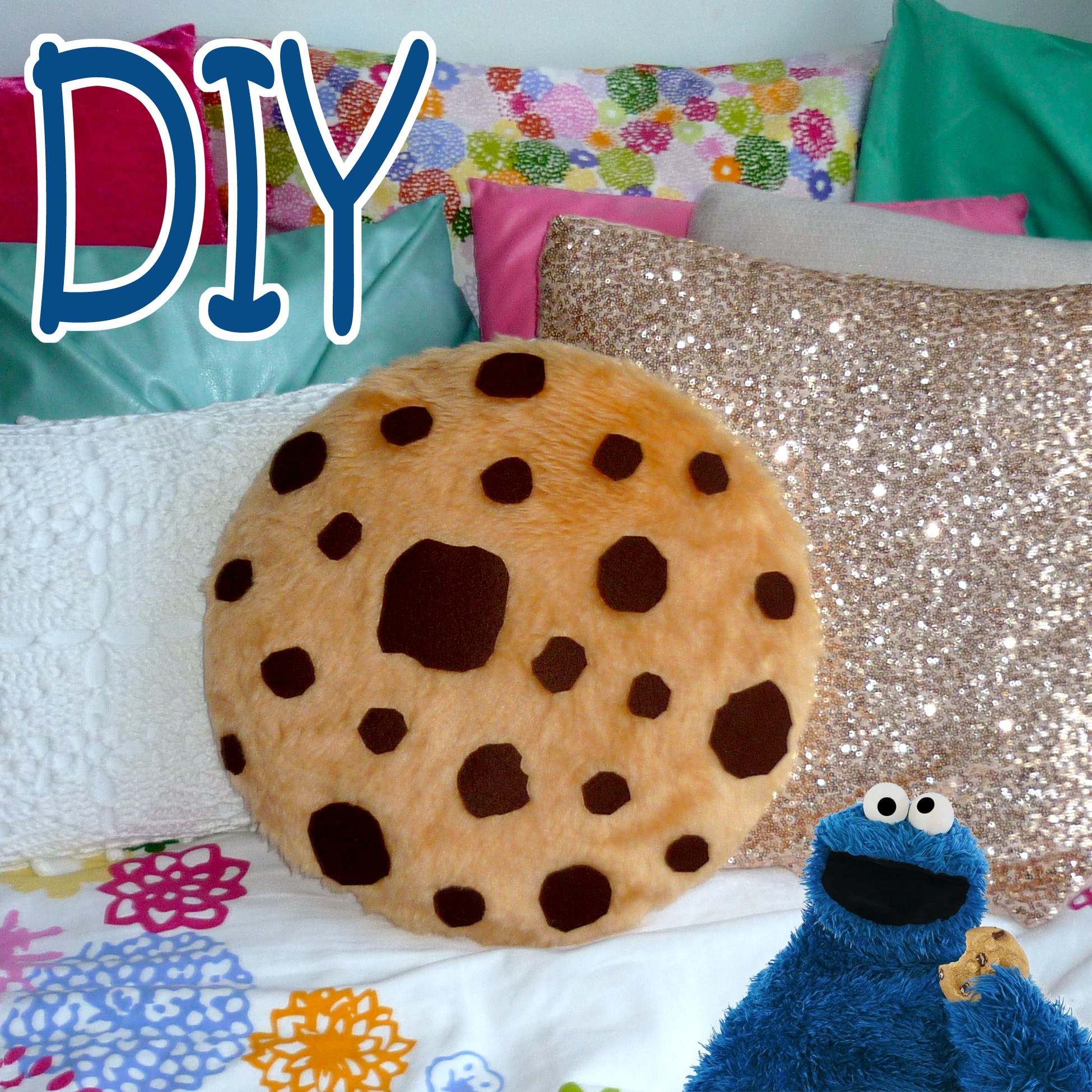 DIY ROOM DECOR ❤ Super Simple COOKIE PILLOW! (Sew/No Sew)