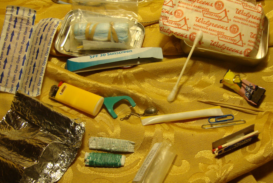 Altoids_Survival_Kit_Matches_Lighter_Fire_Starter_Aluminum_Foil_Dental_Tooth_Pick_Bandage_Photo_Jack_Jobe_2011.jpg