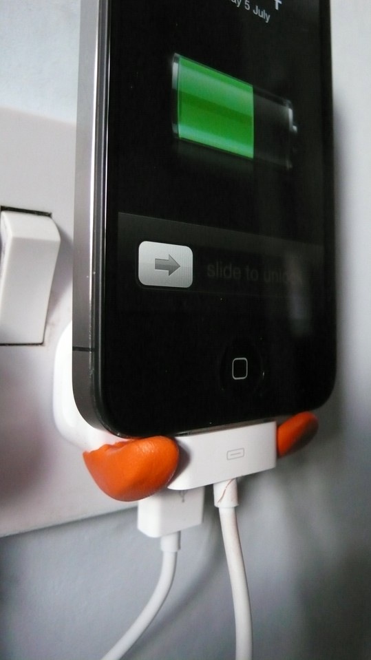 Make Your IPhone Charger Hold / Display Your Phone