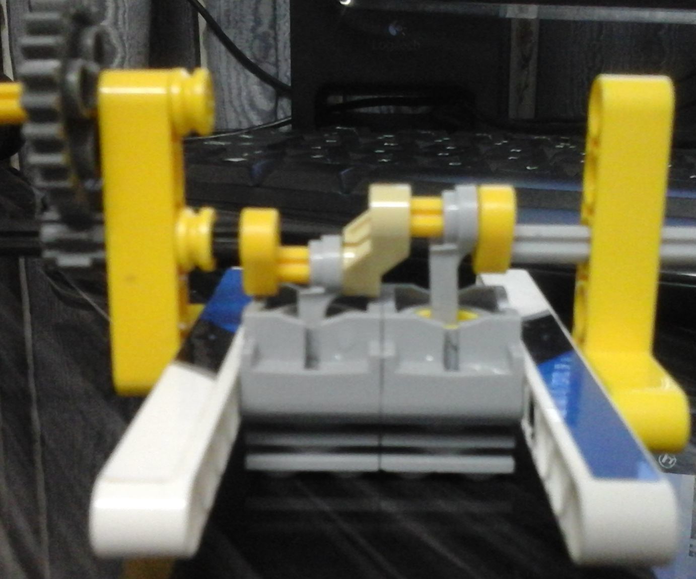Lego Technic inline 2 engine