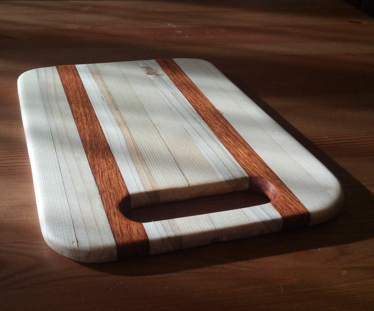  Simple Cutting Board From Pieces of Scrap.