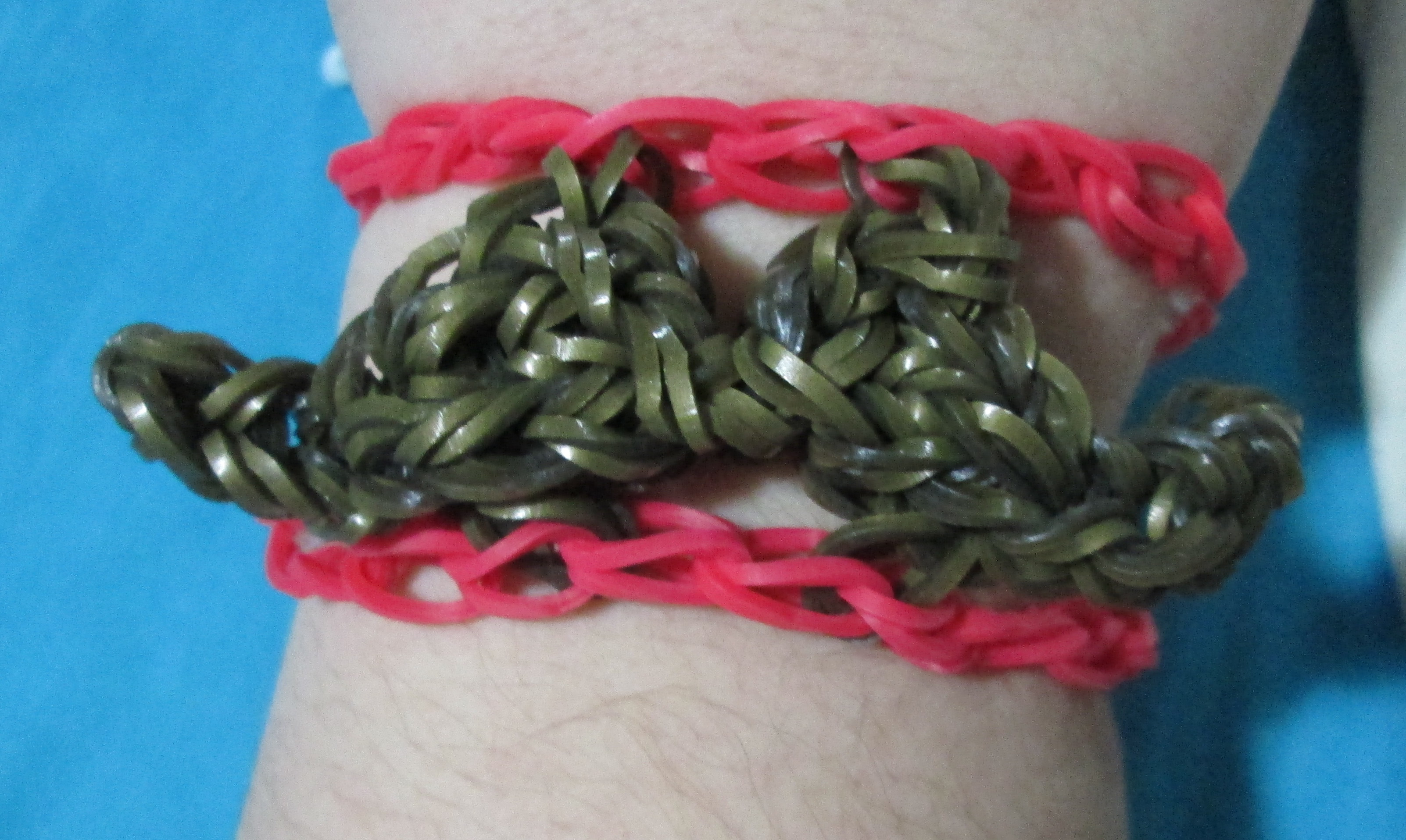 Large Mustache Bracelet—Rainbow Loom