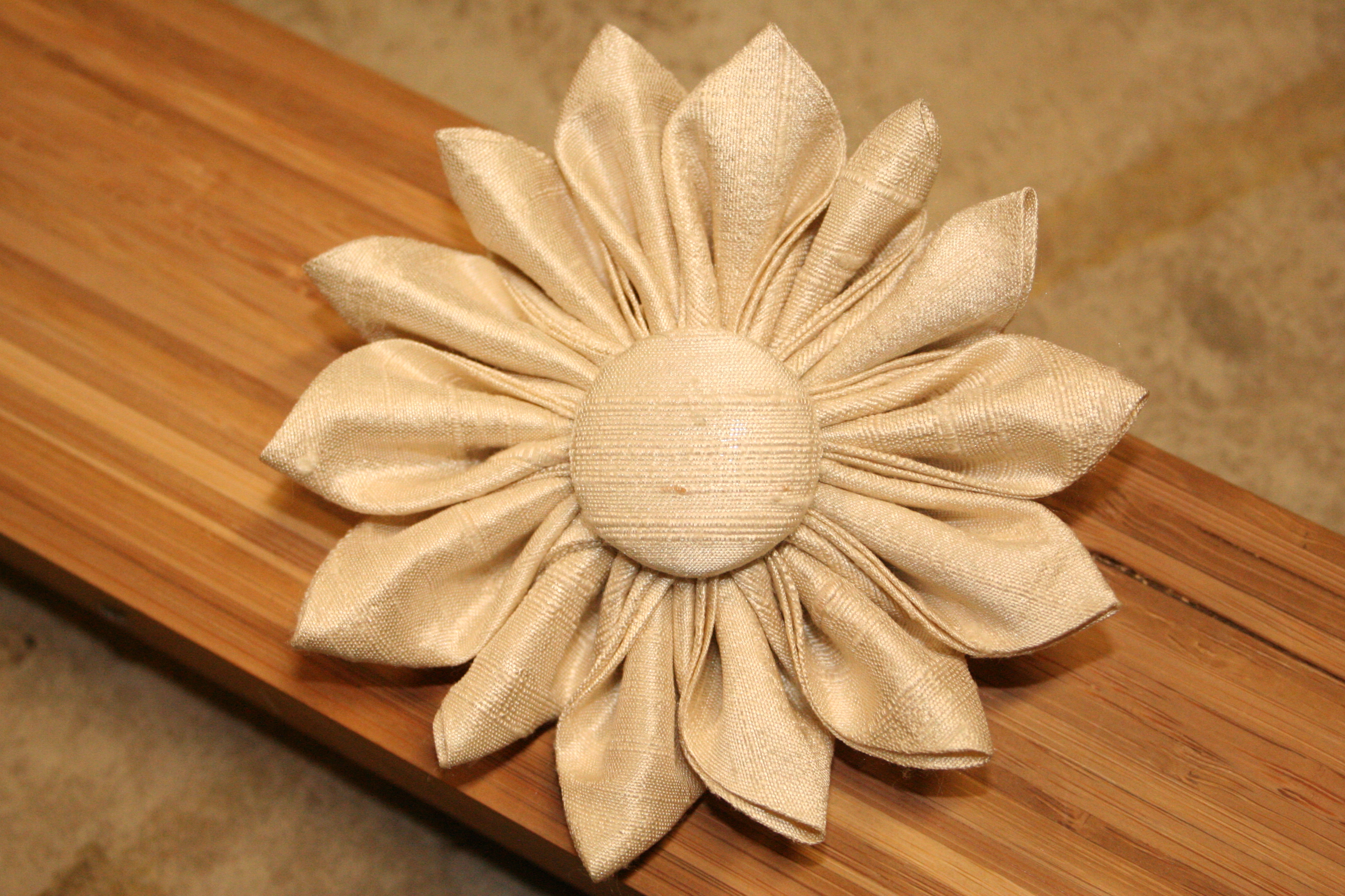 Tsumami Kanzashi Flower Hair Clip