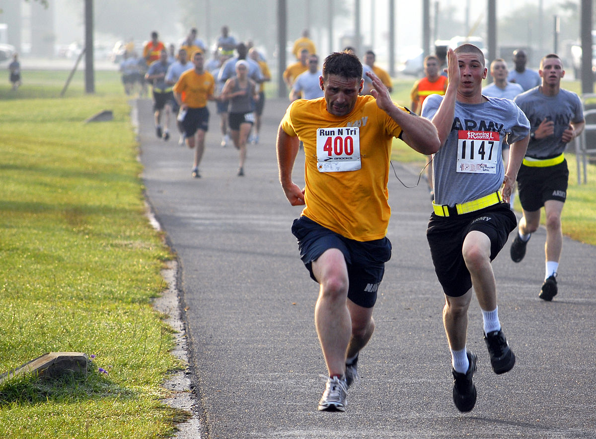 US_Navy_100519-N-7367K-001_A_Sailor_and_a_Soldier_based_in_southern_Mississippi_sprint_to_the_finish_line_during_the_Run_for_Relief_5K_Challenge.jpg