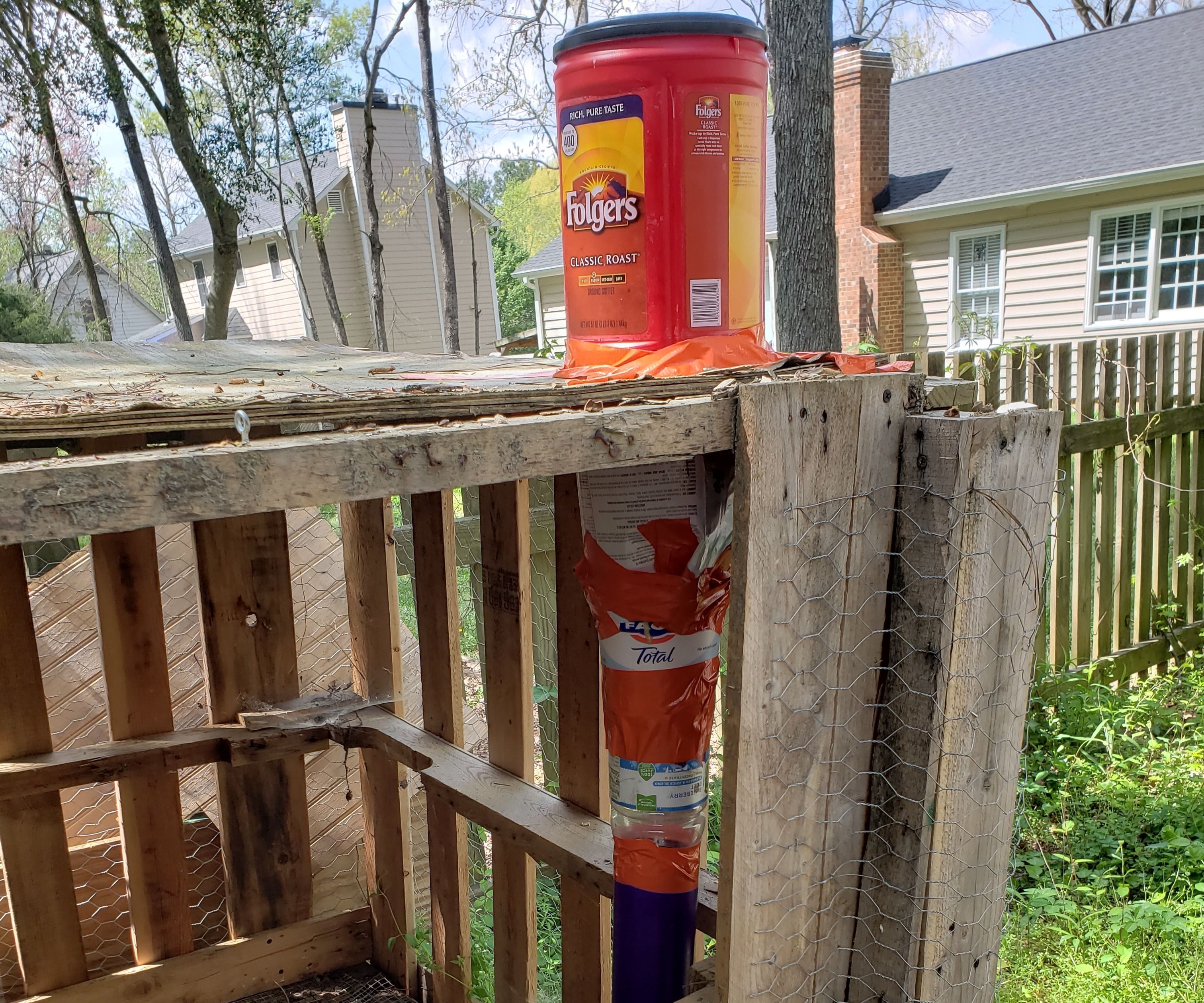Easy Free Feeder Made From Trash